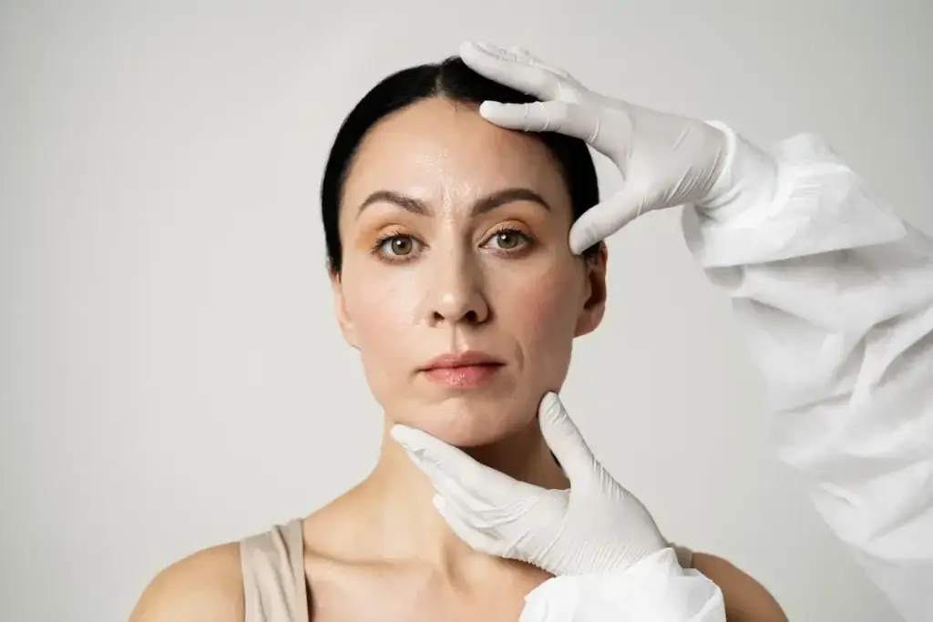 Gençlik aşıları ile cildinize ihtiyacı olan desteği verin.